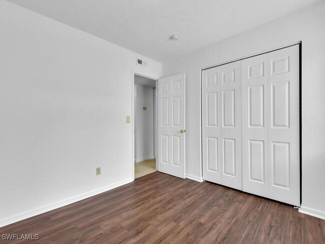Building Photo - 4617 Bayshore Dr