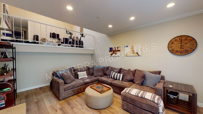 Primary Photo - Beautiful 2 bed/2 Bath Home in Costa Mesa!