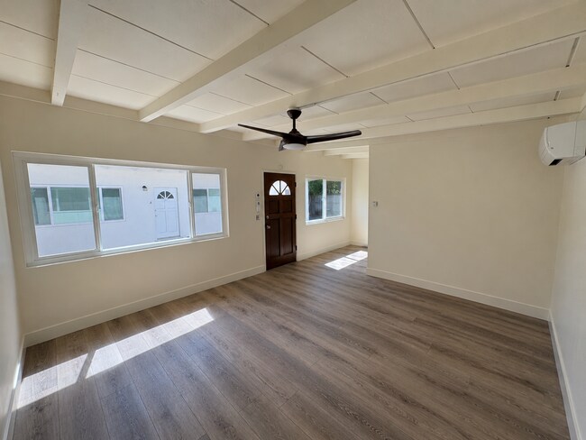 Building Photo - 606 1/2 E Oak St