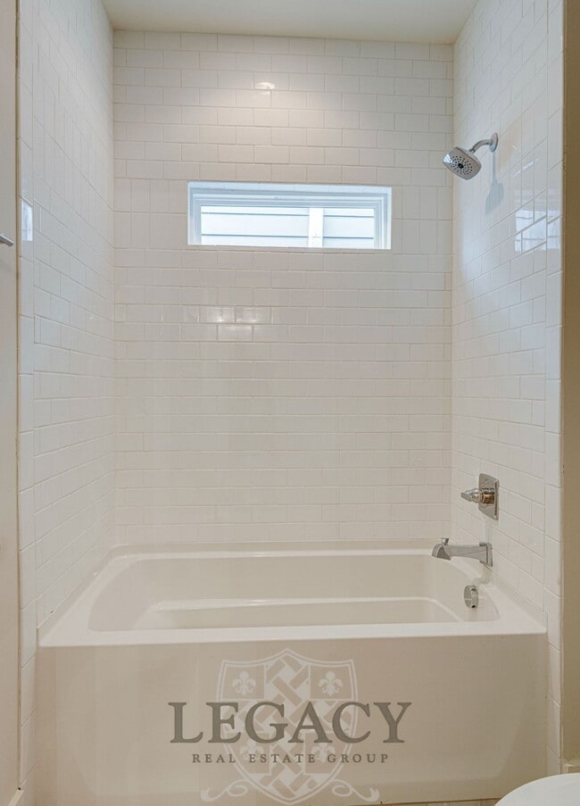 Building Photo - 600 45th Ave N