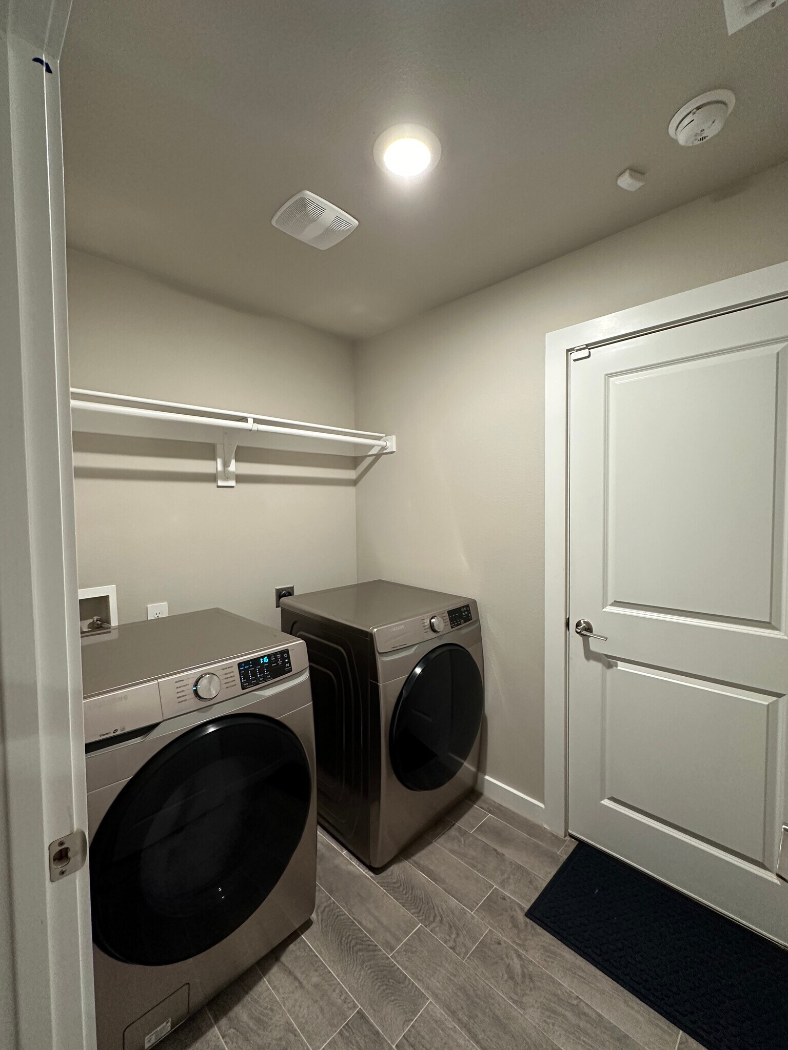Laundry room - 75 Windsor Ct