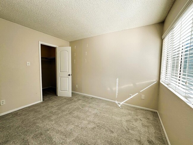 Building Photo - 12100 Melville Dr