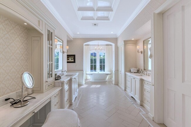 Building Photo - 6248 E Montecito Ave