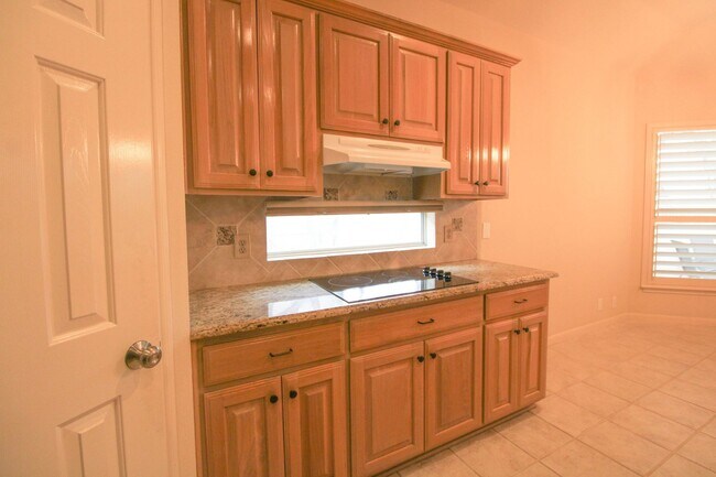 Building Photo - 34 Silverhorn Dr