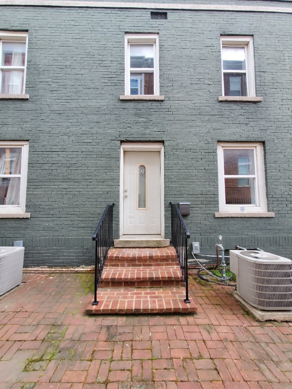 Building Photo - 90 E 8th Ave