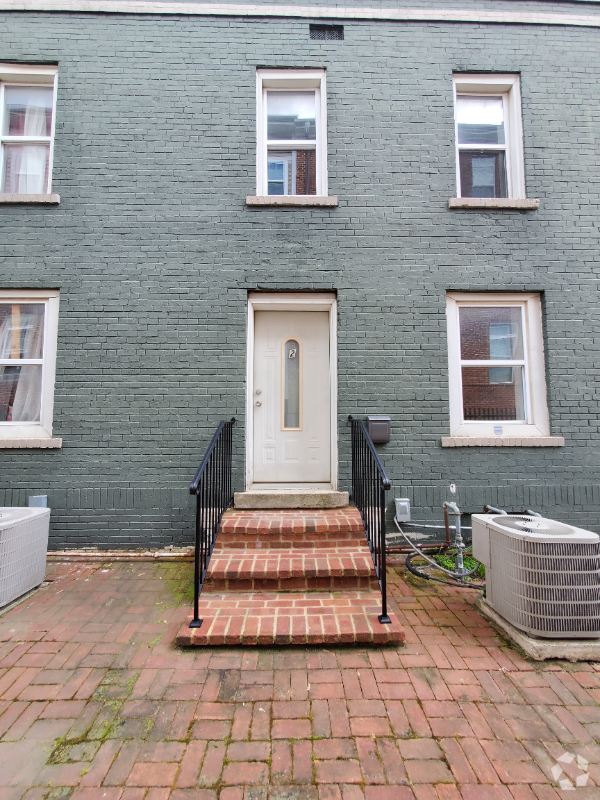 Building Photo - 90 E 8th Ave