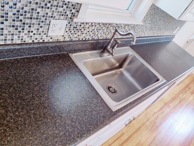 Deep over-sized sink - 1009 Reading Ave