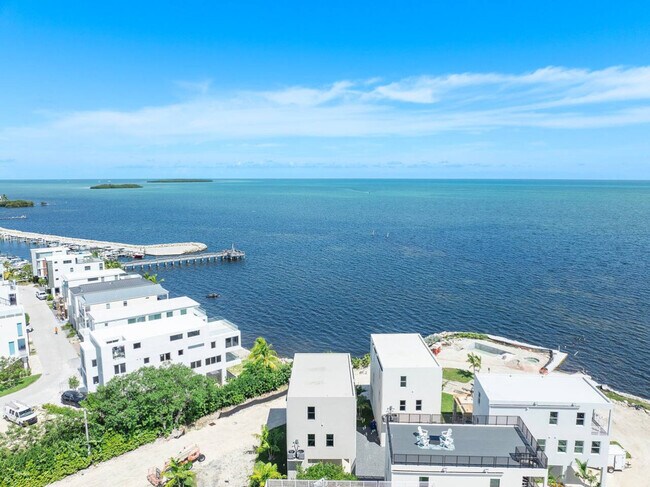 Building Photo - 99 Seaside Ave