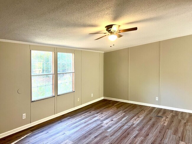 Building Photo - Manufactured Home in the Country