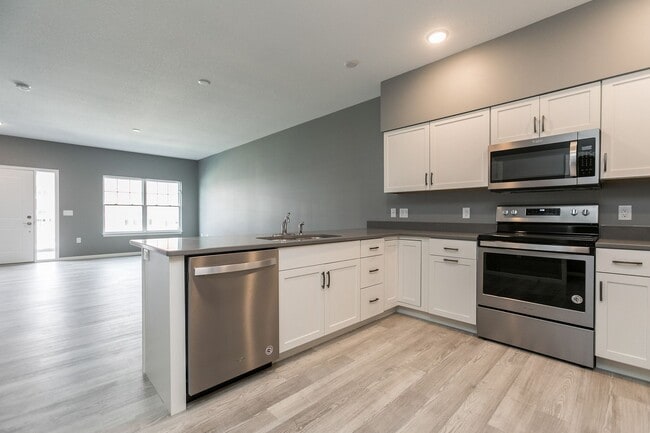 Building Photo - Spacious Townhome with Heated Garage Just ...