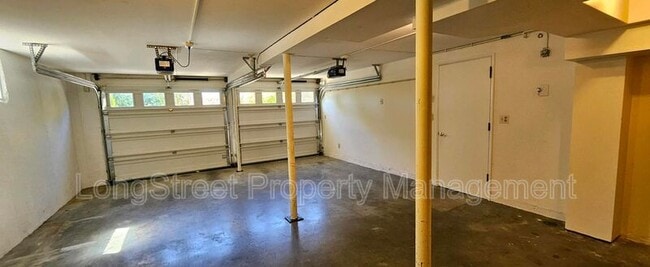 Building Photo - 6910 SW 11th Dr