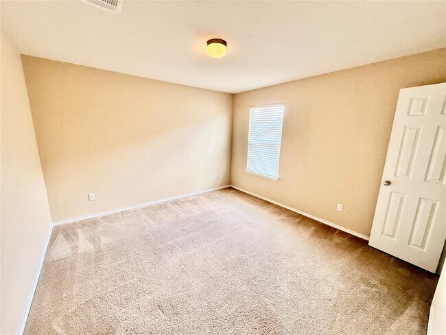 Building Photo - 1223 Daffodil Dr