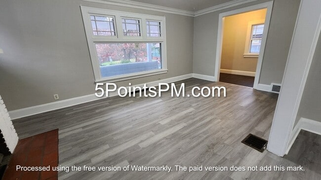 Building Photo - 13721 Alvin Ave