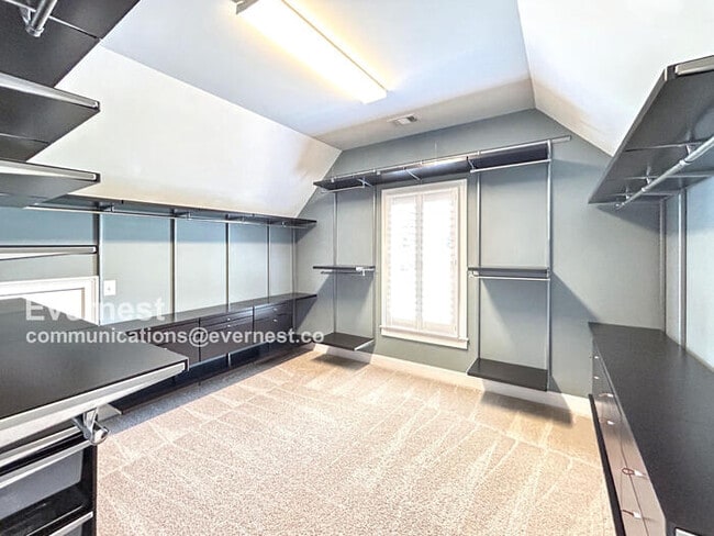 Building Photo - 1070 Windfaire Pl