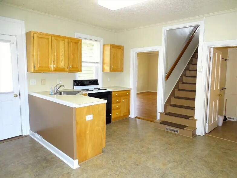 Building Photo - 145 E Main St