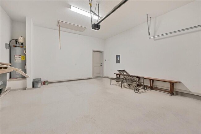 Building Photo - 133 Monterey Oak Trl