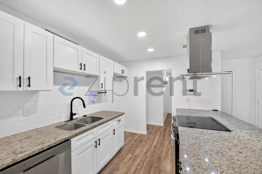 Building Photo - Unit