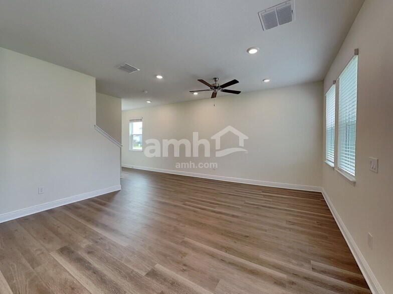 Building Photo - 5950 Pinewood Ests Dr