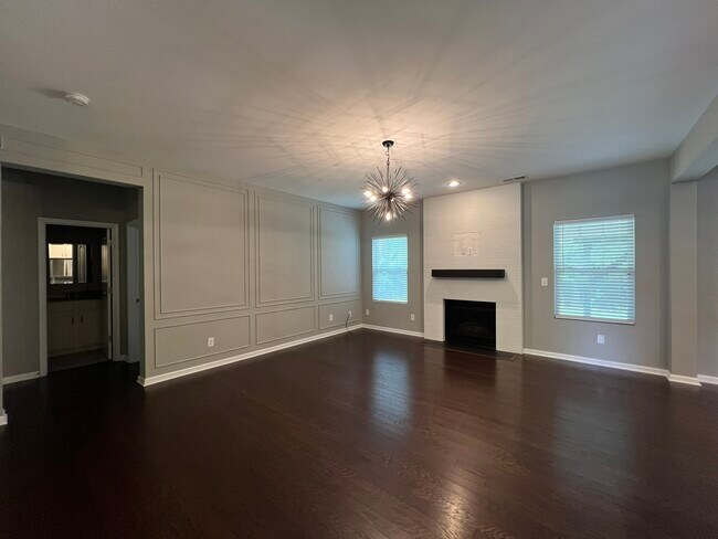 Building Photo - 2198 Laurens Dr