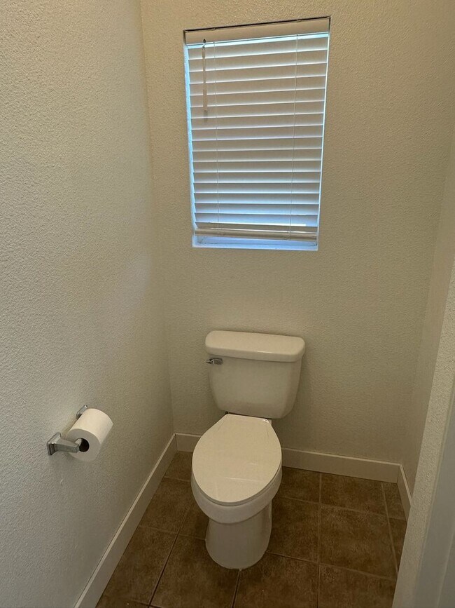 Building Photo - 2248 E La Vida Ave