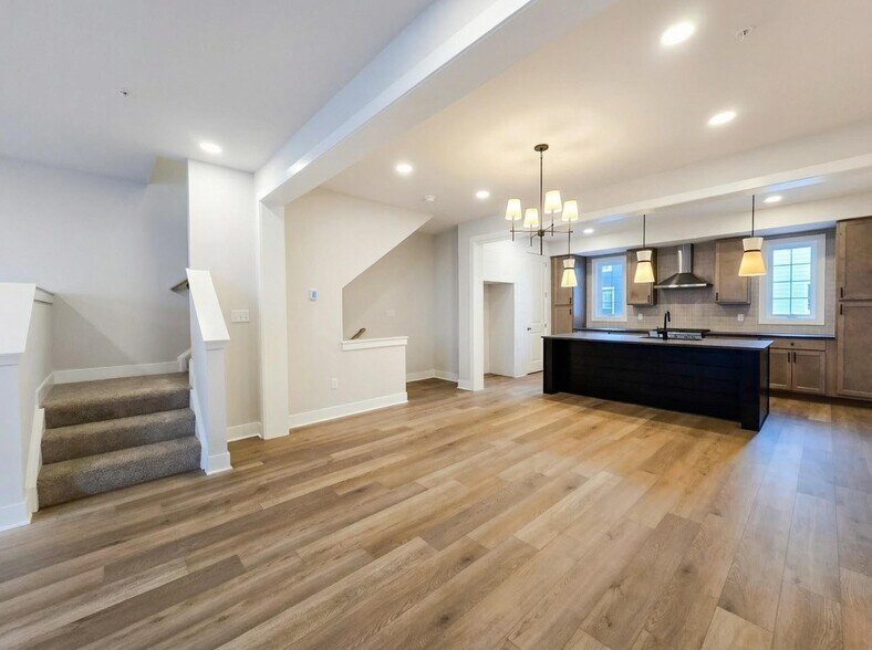 Building Photo - 305 Frederick Way