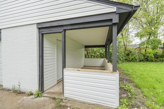 Building Photo - 2511 Baywood St