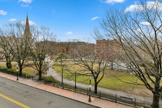 Building Photo - 219 W Newton St