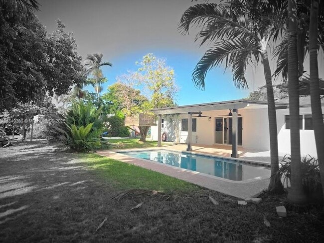 Building Photo - 19000 Sterling Dr
