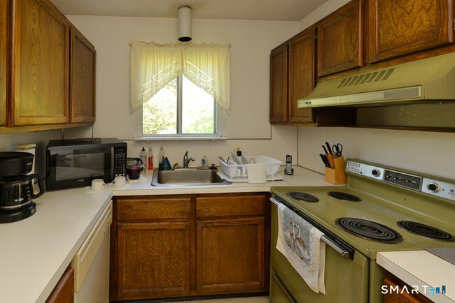 Building Photo - 548 Heritage Vlg