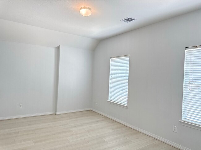 Building Photo - 4127 Longmont Hills Ln