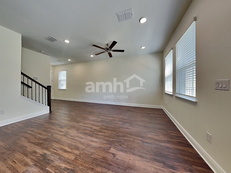 Building Photo - 27257 St Andrews Ave