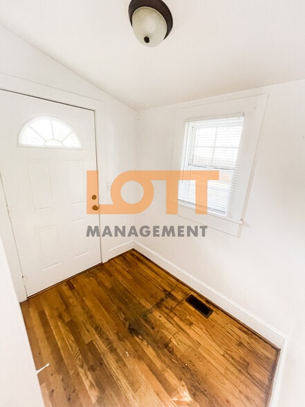Building Photo - 6 Pelzer St