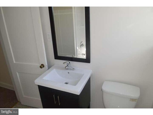 Building Photo - 1401 N Lincoln St