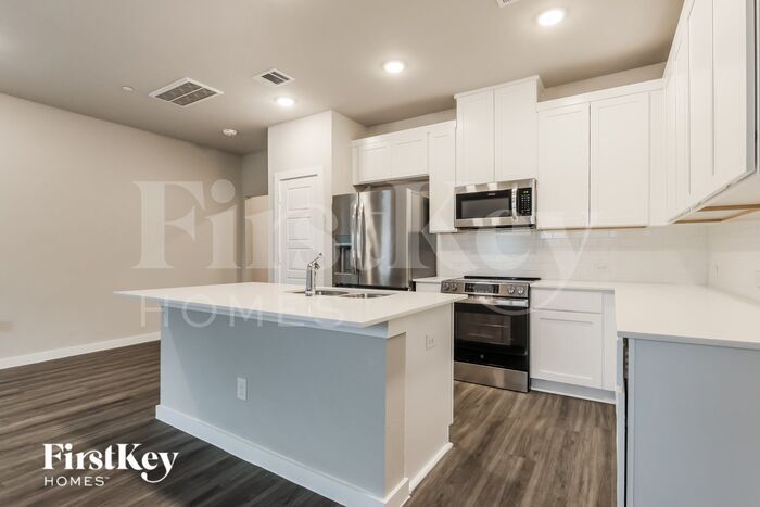 Building Photo - 18310 W Centro Cir