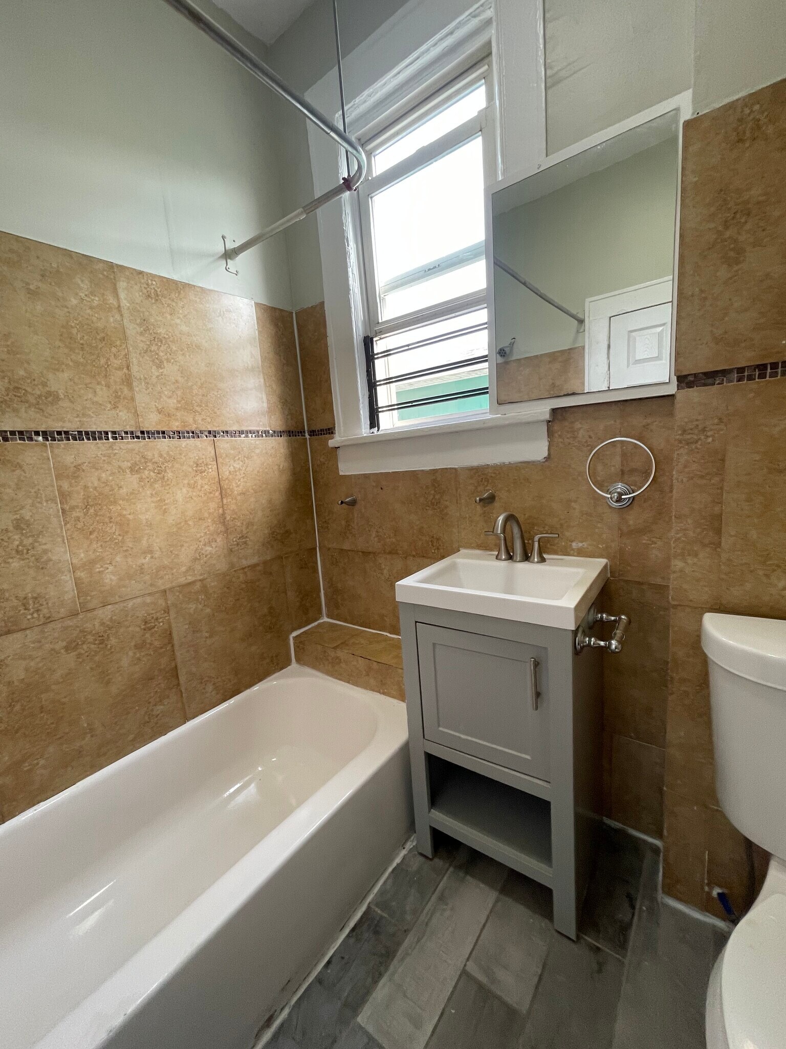 Unit 2R - 37 Hanford St