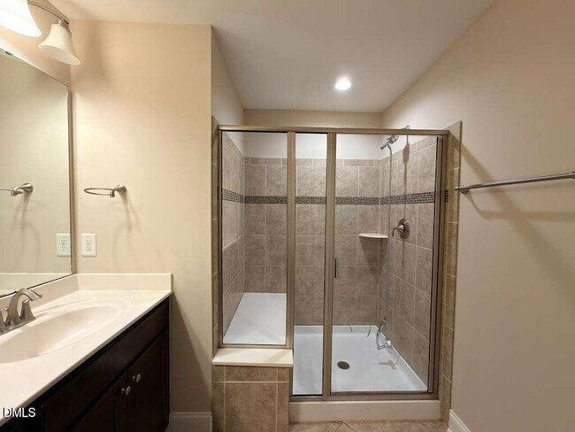 Building Photo - 305 Alamosa Pl