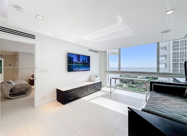 Building Photo - 2715 N Ocean Blvd