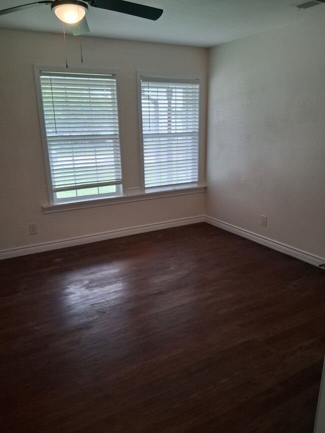 Building Photo - 1414 Alta Mira Dr