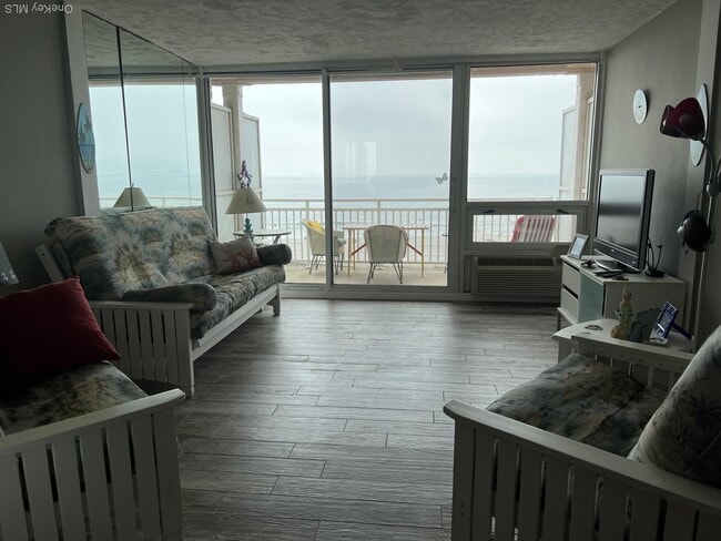 Building Photo - 830 Shore Rd