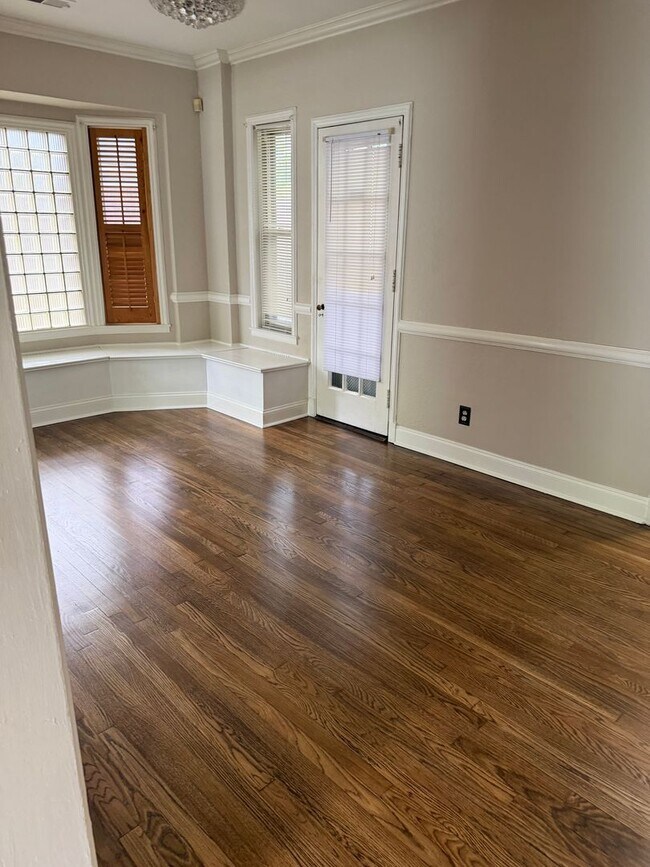 Building Photo - 3 BR/1BA | Newly Renovated Single Family Home | 1-Car Garage Parking | Patio in backyard!