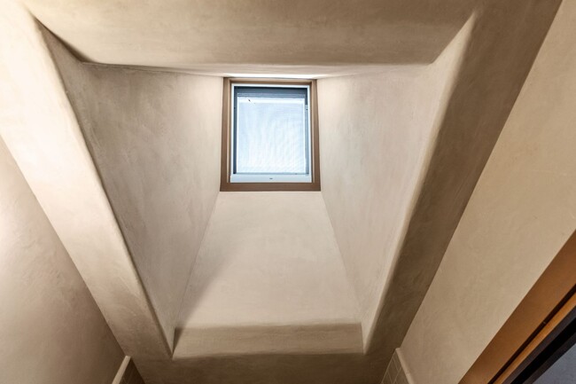 Building Photo - Gorgeous Furnished 2-Bed, 2-Bath Townhouse...