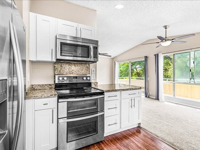 Building Photo - Pets Welcome!  2 bedroom, 2 bathroom single story townhouse