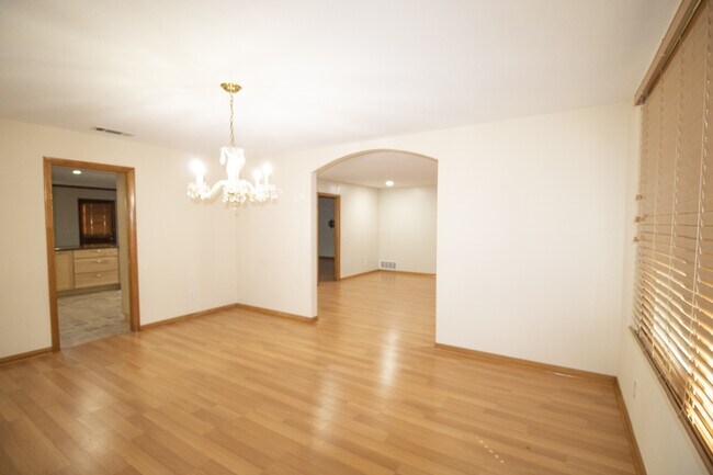 Building Photo - 111 Ashley Ln