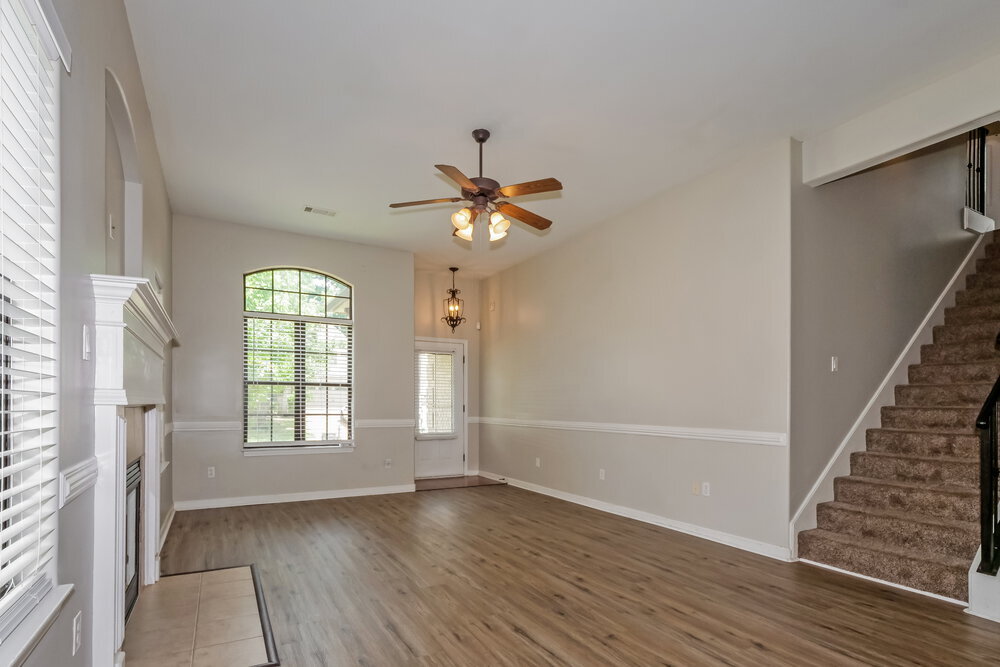 Building Photo - 450 Garden Springs Dr