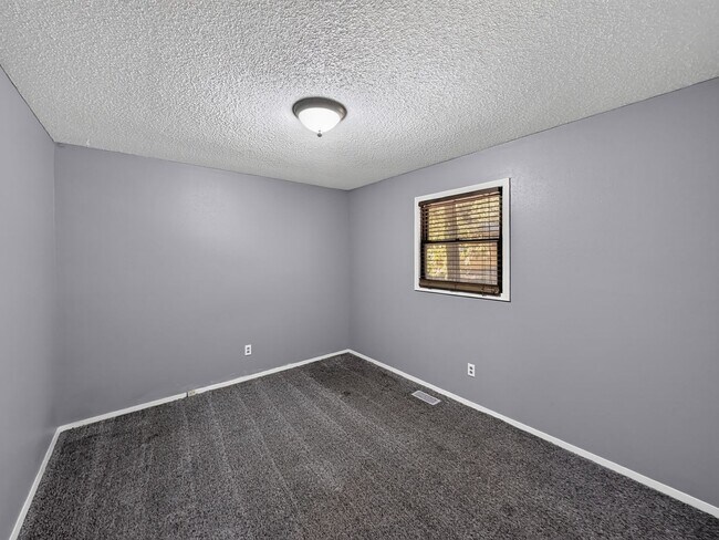 Building Photo - 11 Malvern Ln