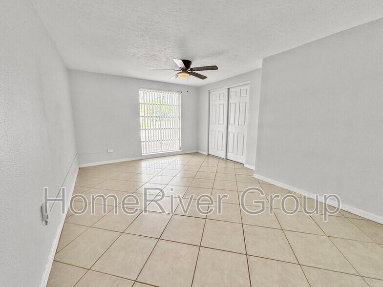 Building Photo - 10005 Regency Park Blvd