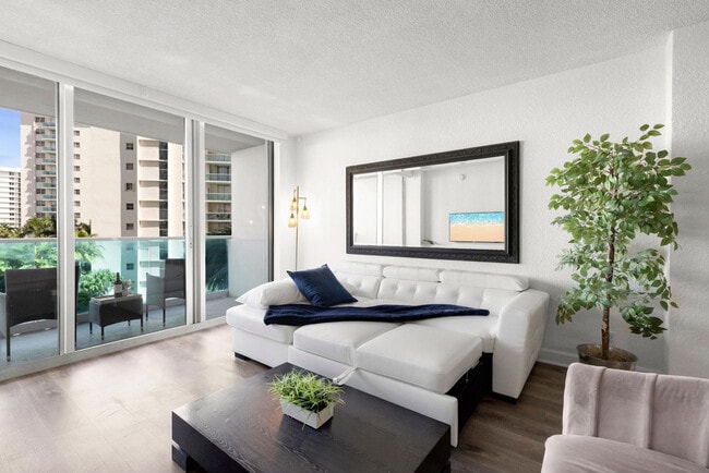 Building Photo - 4001 S Ocean Dr