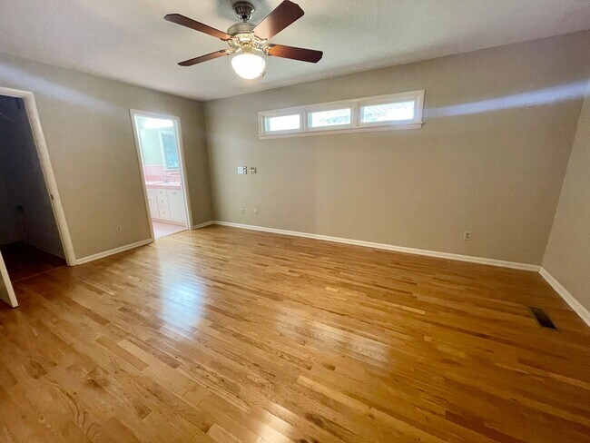 Building Photo - 3 bedroom 2.5 bath in the heart of Athens!...