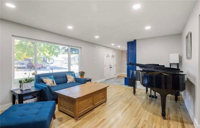 Building Photo - 2146 S Yarrow St