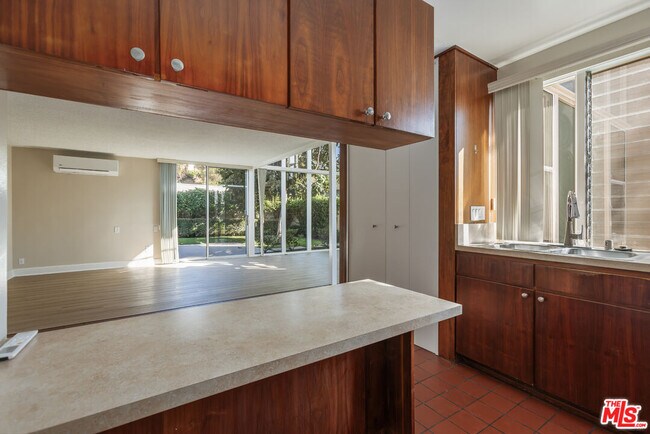 Building Photo - 4173 Del Mar Ave